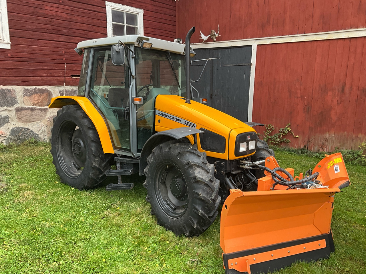 Massey Ferguson 4225 - Traktor: slika 1 Massey Ferguson 4225 - Traktor: slika 1