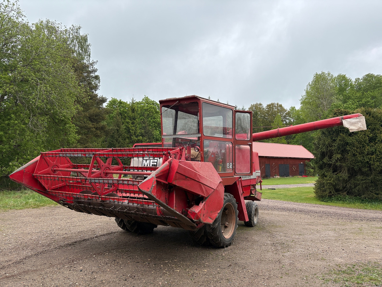 Massey Ferguson 520 - Kombinovani kombajn: slika 1 Massey Ferguson 520 - Kombinovani kombajn: slika 1
