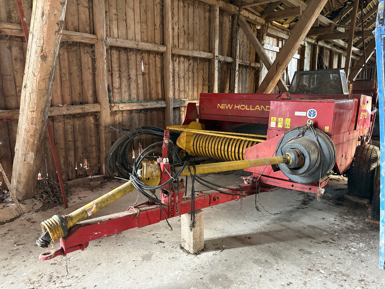 New Holland 575 - Balirka za okrugle bale: slika 1 New Holland 575 - Balirka za okrugle bale: slika 1