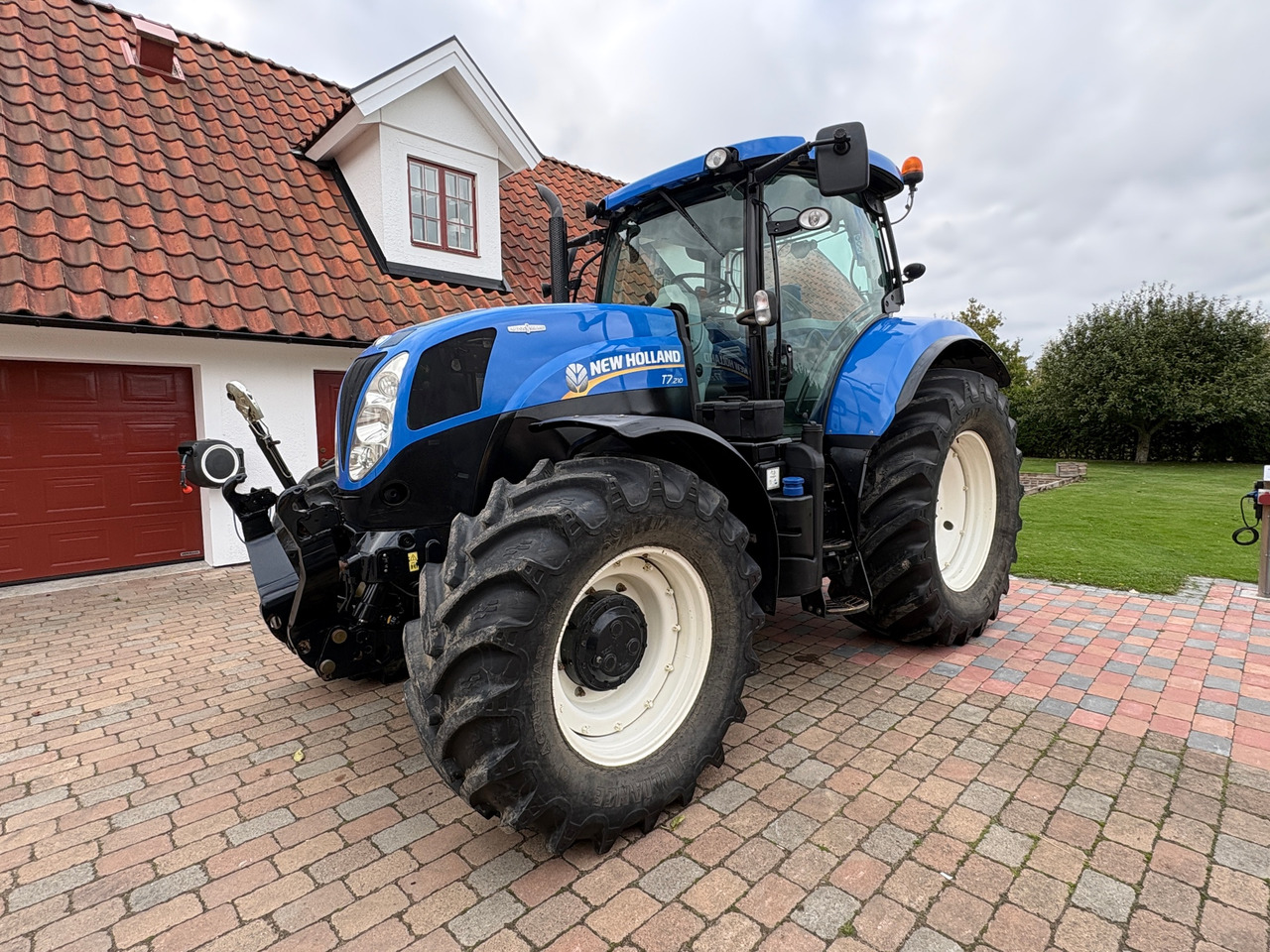 New Holland T7.210 - Traktor: slika 1 New Holland T7.210 - Traktor: slika 1