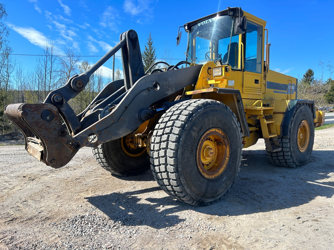 Volvo BM L120C - Utovarivač točkaš: slika 1 Volvo BM L120C - Utovarivač točkaš: slika 1