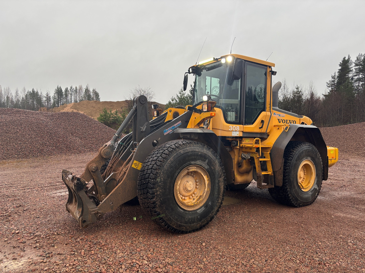 Volvo L120F - Utovarivač točkaš: slika 1 Volvo L120F - Utovarivač točkaš: slika 1