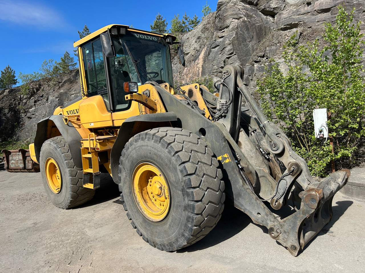 Volvo L120F - Utovarivač točkaš: slika 1 Volvo L120F - Utovarivač točkaš: slika 1