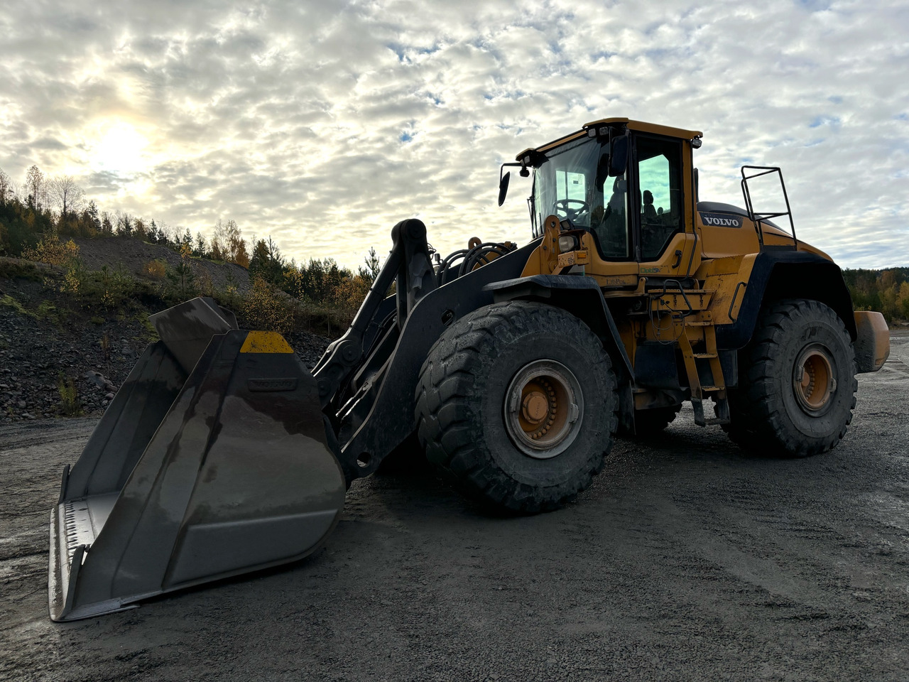 Volvo L220H - Utovarivač točkaš: slika 1 Volvo L220H - Utovarivač točkaš: slika 1