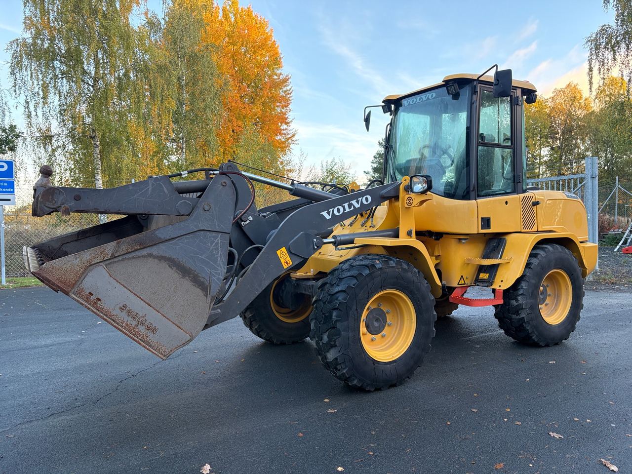 Volvo L30G - Utovarivač točkaš: slika 1 Volvo L30G - Utovarivač točkaš: slika 1