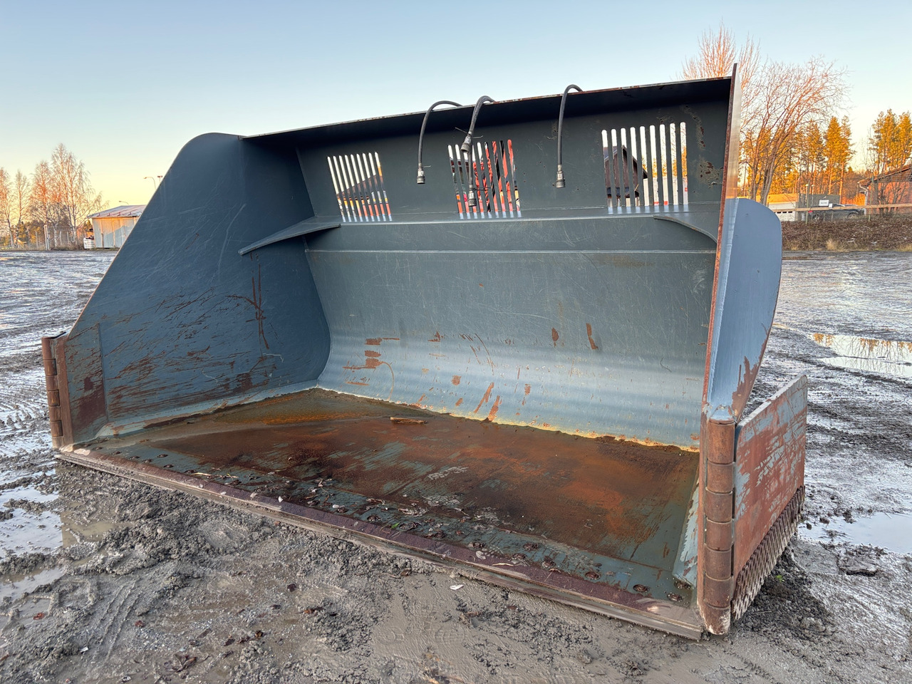 YPV KLS 16m3 - Kašika: slika 1 YPV KLS 16m3 - Kašika: slika 1