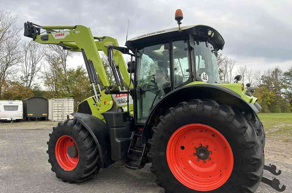 Claas Arion 640 cis, lucht, frontlader - Traktor: slika 2 Claas Arion 640 cis, lucht, frontlader - Traktor: slika 2