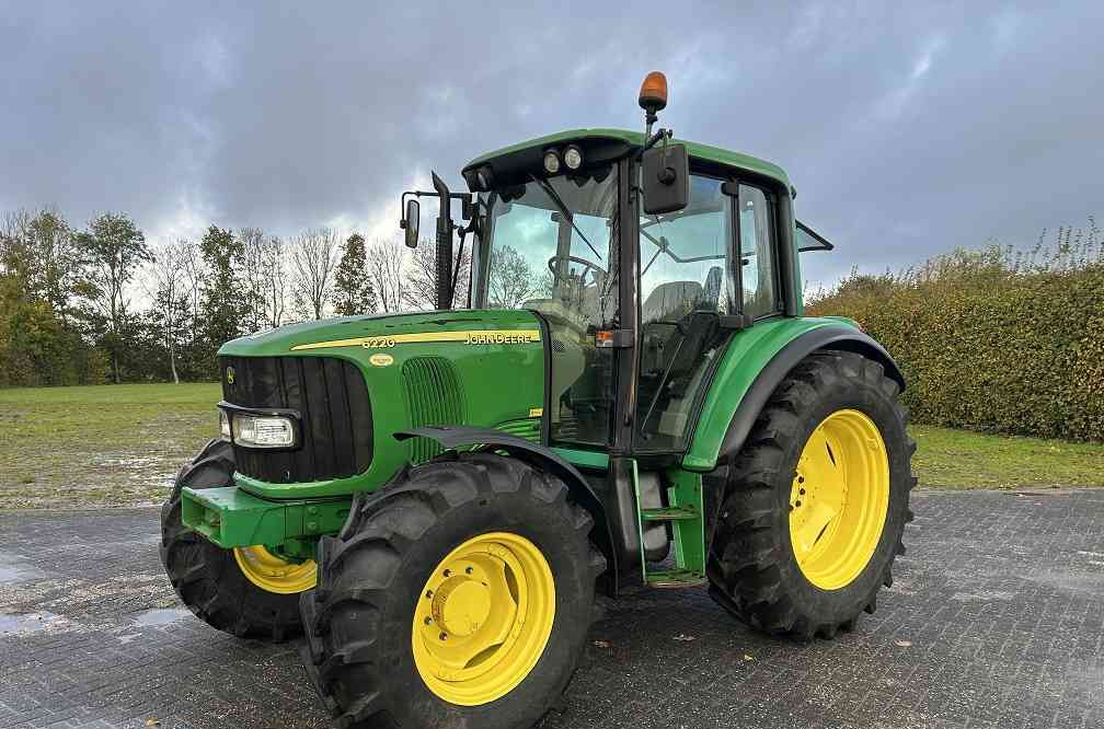 John Deere 6220 premium, 7500 uur MARGEPRIJS - Traktor: slika 1 John Deere 6220 premium, 7500 uur MARGEPRIJS - Traktor: slika 1