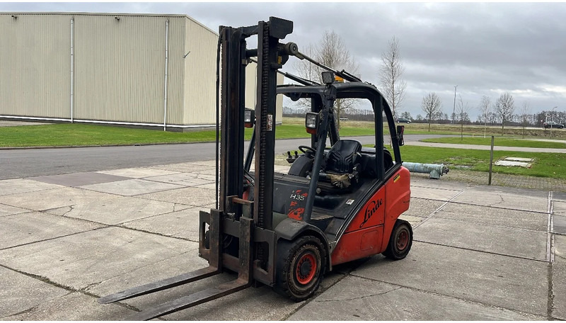 Linde H35T 01 Linde H35T 01 - Gasni viljuškar: slika 2 Linde H35T 01 Linde H35T 01 - Gasni viljuškar: slika 2