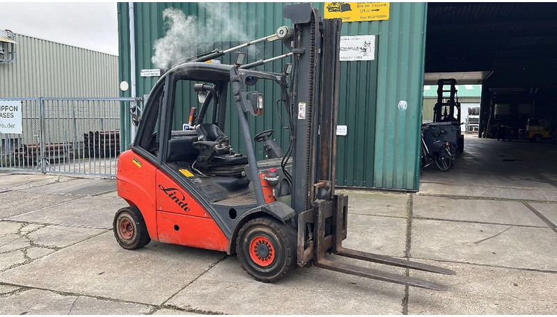 Linde H35T 01 Linde H35T 01 - Gasni viljuškar: slika 1 Linde H35T 01 Linde H35T 01 - Gasni viljuškar: slika 1