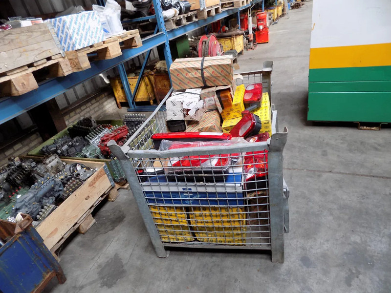 Verlichting voor truck en trailer HELLA VERLICHTING truck en trailer - Zadnja svetla: slika 2 Verlichting voor truck en trailer HELLA VERLICHTING truck en trailer - Zadnja svetla: slika 2