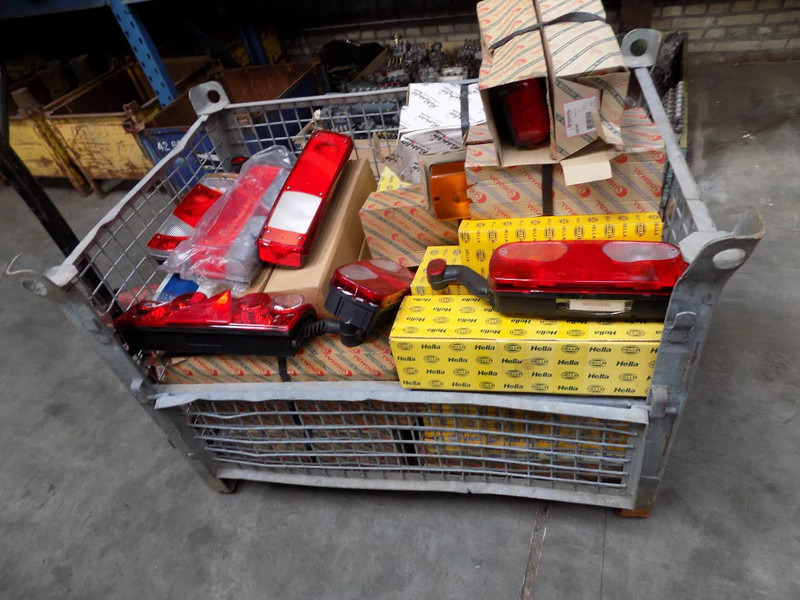Verlichting voor truck en trailer HELLA VERLICHTING truck en trailer - Zadnja svetla: slika 1 Verlichting voor truck en trailer HELLA VERLICHTING truck en trailer - Zadnja svetla: slika 1