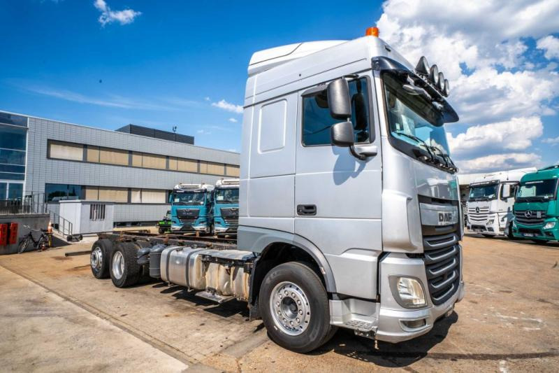DAF XF 510 - Kamion sa golom šasijom i zatvorenom kabinom: slika 2 DAF XF 510 - Kamion sa golom šasijom i zatvorenom kabinom: slika 2