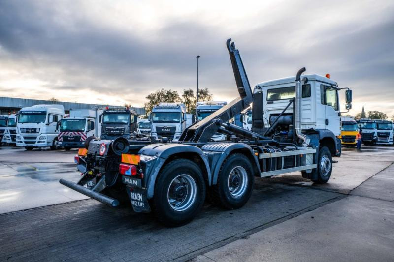 MAN TGA 33.360 BB - Kamion sa hidrauličnom kukom: slika 4 MAN TGA 33.360 BB - Kamion sa hidrauličnom kukom: slika 4