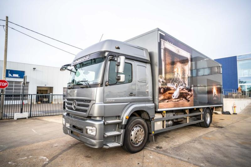 Mercedes AXOR 1824 L - 132 150 KM - Kamion sa zatvorenim sandukom: slika 1 Mercedes AXOR 1824 L - 132 150 KM - Kamion sa zatvorenim sandukom: slika 1