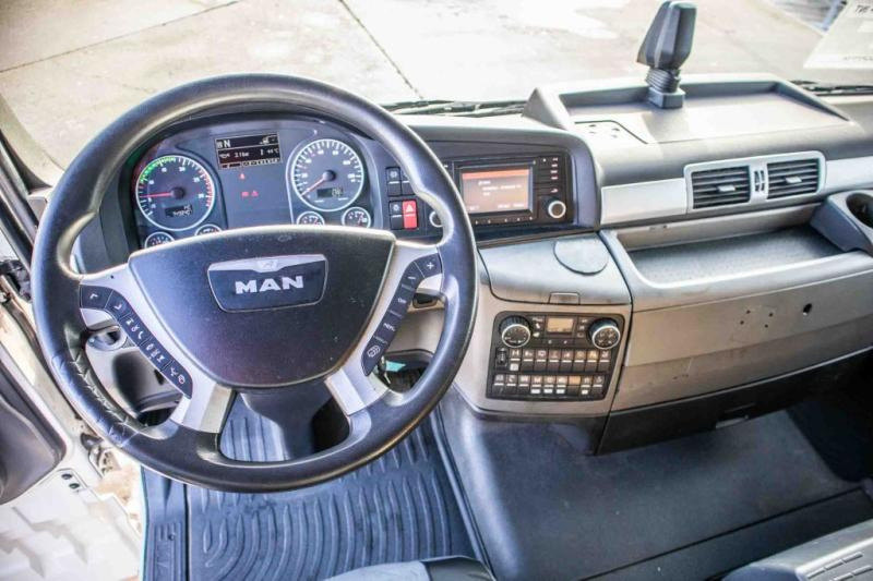 Interior photo 1: Tegljač MAN TGX 18.440 XLX BLS + INTARDER