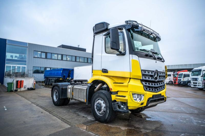 Mercedes AROCS 2045 AS (cardan) - Tegljač: slika 2 Mercedes AROCS 2045 AS (cardan) - Tegljač: slika 2