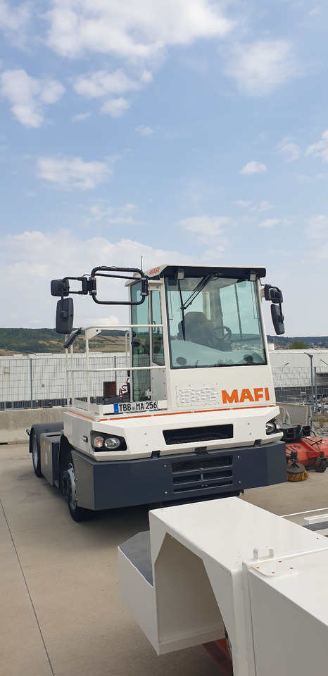 MAFI T230 - Terminalni traktor: slika 2 MAFI T230 - Terminalni traktor: slika 2