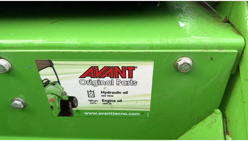 Kompaktni utovarivač guseničar Avant 745 TDL (BELGIAN MACHINE / TOP CONDITION / 4X4 OPTIDRIVE / INCL ATTACHMENTS): slika 18 Kompaktni utovarivač guseničar Avant 745 TDL (BELGIAN MACHINE / TOP CONDITION / 4X4 OPTIDRIVE / INCL ATTACHMENTS): slika 18