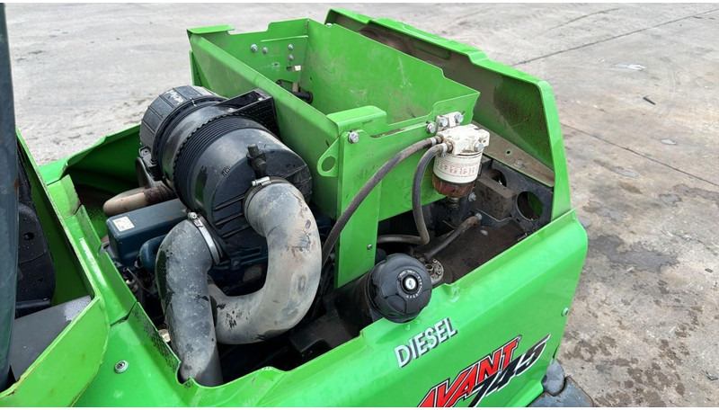 Kompaktni utovarivač guseničar Avant 745 TDL (BELGIAN MACHINE / TOP CONDITION / 4X4 OPTIDRIVE / INCL ATTACHMENTS): slika 17 Kompaktni utovarivač guseničar Avant 745 TDL (BELGIAN MACHINE / TOP CONDITION / 4X4 OPTIDRIVE / INCL ATTACHMENTS): slika 17