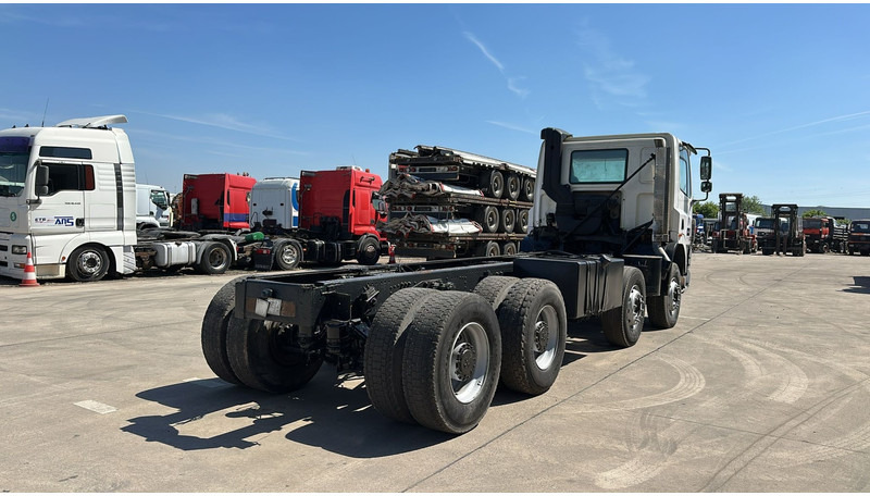 DAF 85 CF 430 (EURO 3 / MANUAL GEARBOX / BOITE MANUELLE / BIG HUB / 8X4 / STEEL SUSP. / LAMES) - Kamion sa golom šasijom i zatvorenom kabinom: slika 4 DAF 85 CF 430 (EURO 3 / MANUAL GEARBOX / BOITE MANUELLE / BIG HUB / 8X4 / STEEL SUSP. / LAMES) - Kamion sa golom šasijom i zatvorenom kabinom: slika 4