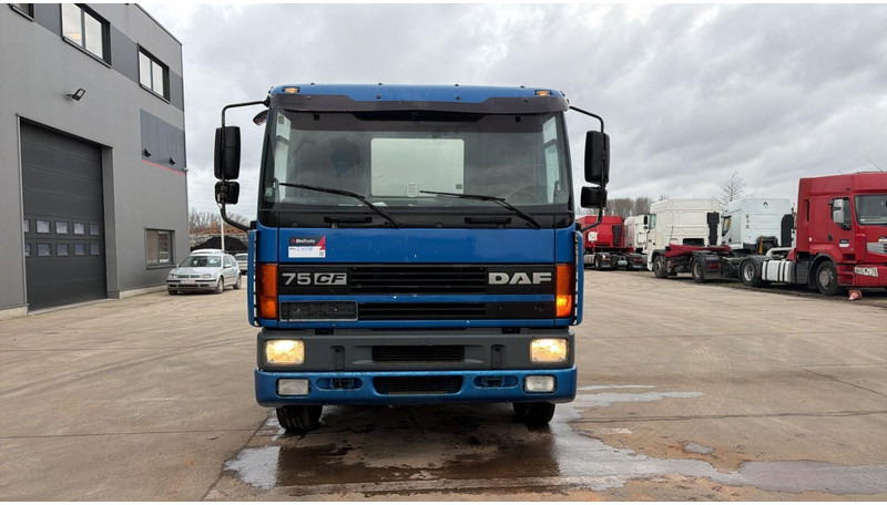 DAF CF 75.290 (15000L / 2 COMPARTIMENTS / MANUAL PUMP / EURO 2 / MANUAL GEARBOX) - Kamion cisterna: slika 5 DAF CF 75.290 (15000L / 2 COMPARTIMENTS / MANUAL PUMP / EURO 2 / MANUAL GEARBOX) - Kamion cisterna: slika 5