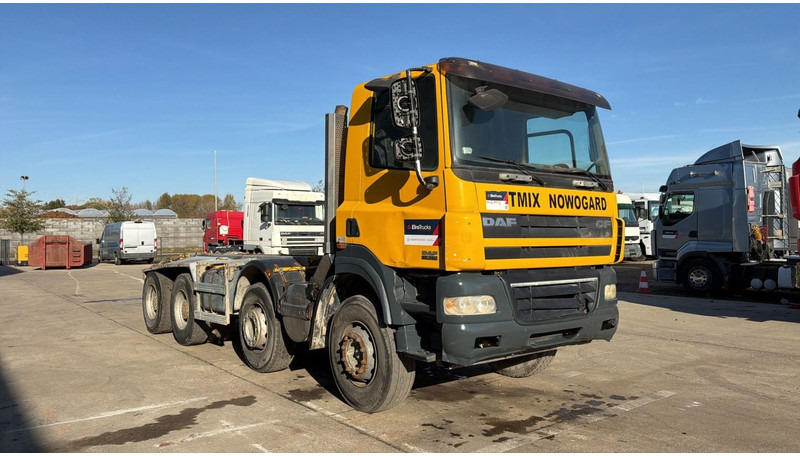 DAF CF 85.360 (BOITE MANUELLE / MANUAL GEARBOX / BIG HUB / GRAND PONT / LAMES / 8X4) - Kamion sa golom šasijom i zatvorenom kabinom: slika 3 DAF CF 85.360 (BOITE MANUELLE / MANUAL GEARBOX / BIG HUB / GRAND PONT / LAMES / 8X4) - Kamion sa golom šasijom i zatvorenom kabinom: slika 3