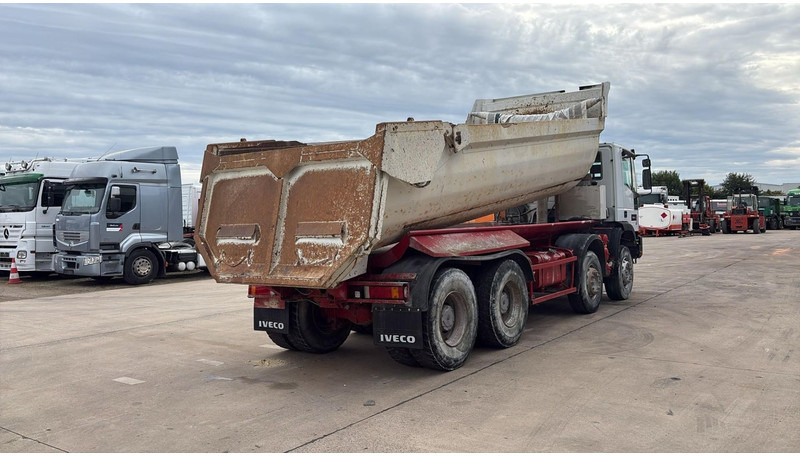 Iveco EUROTRAKKER 320 E 35 (GRAND PONT / LAMES / POMPE MANUELLE / 8X4 / CURSOR 8) - Istovarivač: slika 5 Iveco EUROTRAKKER 320 E 35 (GRAND PONT / LAMES / POMPE MANUELLE / 8X4 / CURSOR 8) - Istovarivač: slika 5