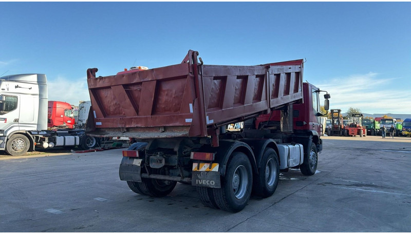 Iveco Eurotrakker 260 E 34 (POMPE MANUELLE / MANUAL PUMP / LAMES / GRAND PONT / BOITE MANUELLE) - Istovarivač: slika 4 Iveco Eurotrakker 260 E 34 (POMPE MANUELLE / MANUAL PUMP / LAMES / GRAND PONT / BOITE MANUELLE) - Istovarivač: slika 4