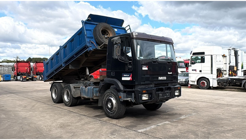 Iveco Eurotrakker 260 E 34 (POMPE MANUELLE / MANUAL PUMP / MANUAL GEARBOX / BOITE MANUELLE / LAMES) - Istovarivač: slika 5 Iveco Eurotrakker 260 E 34 (POMPE MANUELLE / MANUAL PUMP / MANUAL GEARBOX / BOITE MANUELLE / LAMES) - Istovarivač: slika 5
