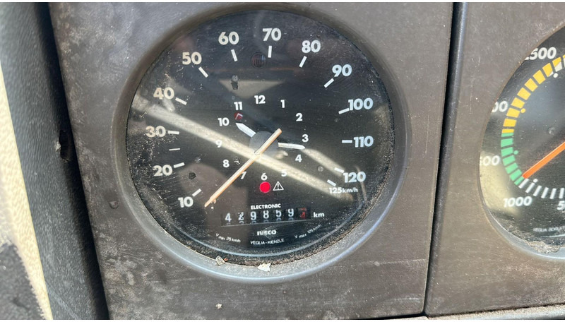 Lizing Iveco MAGIRUS 260 - 34 (LIVRAISON GRATUITE AU PORT D'ANVERS / POMPE MANUELLE) Iveco MAGIRUS 260 - 34 (LIVRAISON GRATUITE AU PORT D'ANVERS / POMPE MANUELLE): slika 14 Lizing Iveco MAGIRUS 260 - 34 (LIVRAISON GRATUITE AU PORT D'ANVERS / POMPE MANUELLE) Iveco MAGIRUS 260 - 34 (LIVRAISON GRATUITE AU PORT D'ANVERS / POMPE MANUELLE): slika 14