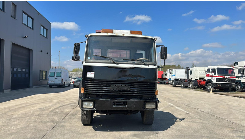 Iveco MAGIRUS 260 - 34 (LIVRAISON GRATUITE AU PORT D'ANVERS / POMPE MANUELLE) - Istovarivač: slika 2 Iveco MAGIRUS 260 - 34 (LIVRAISON GRATUITE AU PORT D'ANVERS / POMPE MANUELLE) - Istovarivač: slika 2