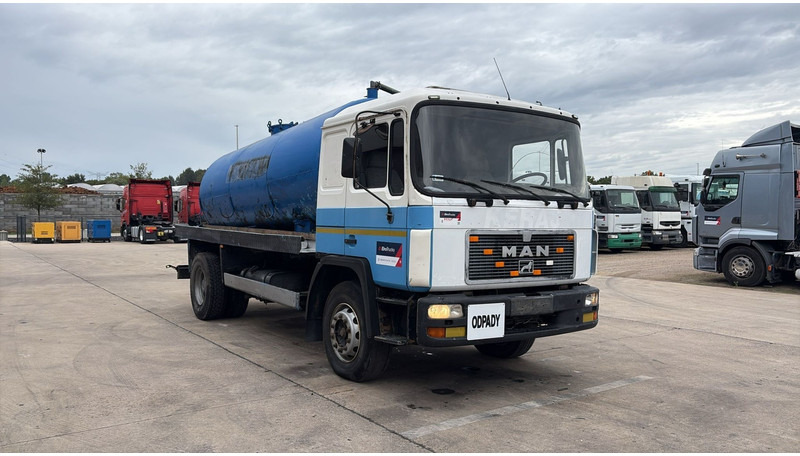MAN 18.232 (MANUAL PUMP / POMPE MANUELLE / 11.000L) - Vakuumska cisterna: slika 3 MAN 18.232 (MANUAL PUMP / POMPE MANUELLE / 11.000L) - Vakuumska cisterna: slika 3