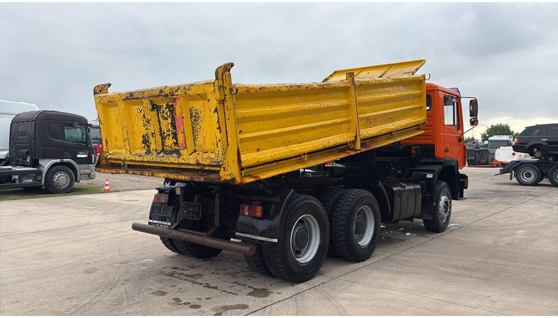 MAN 26.322 (MANUAL PUMP / POMPE MANUELLE / LAMES / STEEL SUSP. / GRAND PONT / BIG AXLE) - Istovarivač: slika 4 MAN 26.322 (MANUAL PUMP / POMPE MANUELLE / LAMES / STEEL SUSP. / GRAND PONT / BIG AXLE) - Istovarivač: slika 4