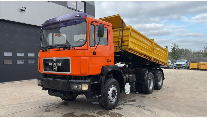 MAN 26.322 (MANUAL PUMP / POMPE MANUELLE / LAMES / STEEL SUSP. / GRAND PONT / BIG AXLE) - Istovarivač: slika 1 MAN 26.322 (MANUAL PUMP / POMPE MANUELLE / LAMES / STEEL SUSP. / GRAND PONT / BIG AXLE) - Istovarivač: slika 1