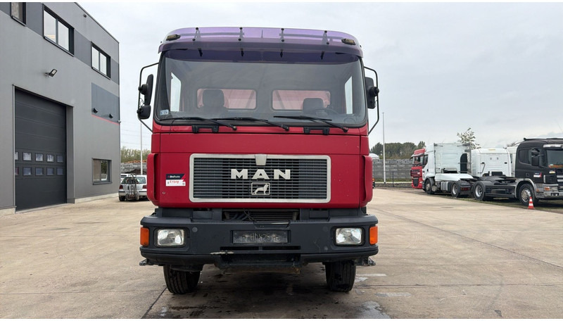 MAN 26.372 (MANUAL PUMP / STEEL SUSP. / 6 CYLINDER / PERFECT CONDITION) - Istovarivač: slika 2 MAN 26.372 (MANUAL PUMP / STEEL SUSP. / 6 CYLINDER / PERFECT CONDITION) - Istovarivač: slika 2
