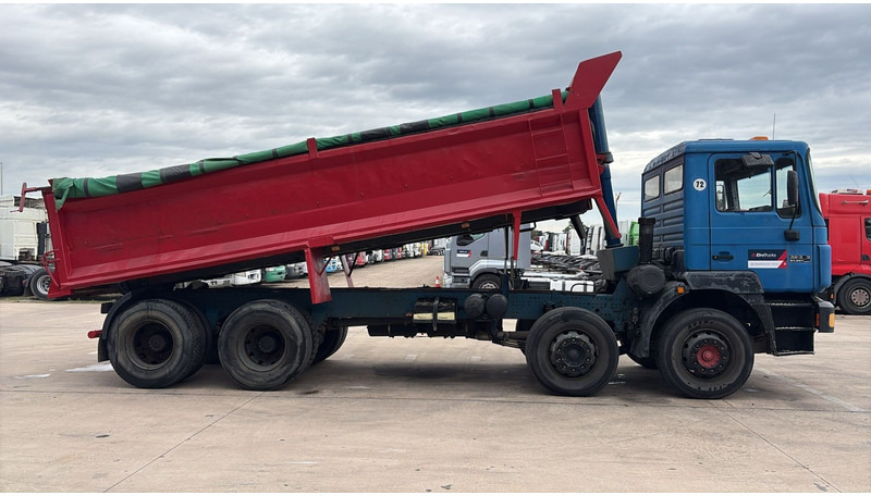 MAN 32.343 (LAMES / STEEL SUSP. / 8X4 / GRAND PONT / BIG AXLE) - Istovarivač: slika 3 MAN 32.343 (LAMES / STEEL SUSP. / 8X4 / GRAND PONT / BIG AXLE) - Istovarivač: slika 3