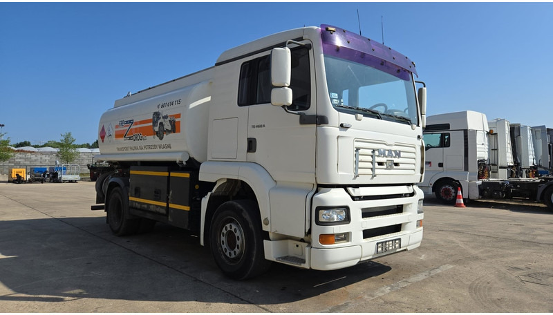 MAN TGA 18.460 (14.140L / MANUAL PUMP / MANUAL GEARBOX / TOP CONDITON / BOITE & POMPE MANUELLE) - Kamion cisterna: slika 2 MAN TGA 18.460 (14.140L / MANUAL PUMP / MANUAL GEARBOX / TOP CONDITON / BOITE & POMPE MANUELLE) - Kamion cisterna: slika 2