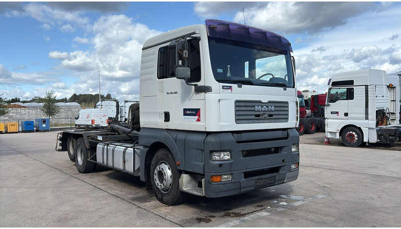 MAN TGA 28.480 (MANUAL PUMP / POMPE MANUELLE / BOITE MANUAL / MANUAL GEARBOX) - Kamion sa golom šasijom i zatvorenom kabinom: slika 3 MAN TGA 28.480 (MANUAL PUMP / POMPE MANUELLE / BOITE MANUAL / MANUAL GEARBOX) - Kamion sa golom šasijom i zatvorenom kabinom: slika 3