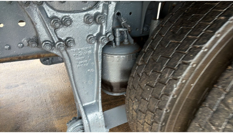 Lizing Mercedes-Benz ACTROS 2531 (16000 L / GRAND PONT / EPS / 6X2 / 3 PEDALES / V6) Mercedes-Benz ACTROS 2531 (16000 L / GRAND PONT / EPS / 6X2 / 3 PEDALES / V6): slika 11 Lizing Mercedes-Benz ACTROS 2531 (16000 L / GRAND PONT / EPS / 6X2 / 3 PEDALES / V6) Mercedes-Benz ACTROS 2531 (16000 L / GRAND PONT / EPS / 6X2 / 3 PEDALES / V6): slika 11