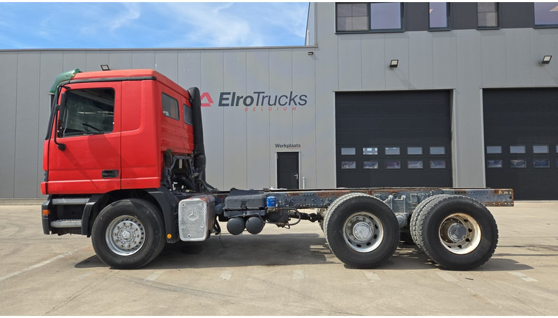 Mercedes-Benz ACTROS 2640 (EPS / 3 PEDALES / V6 / LAMES / GRAND PONT / EURO 2 / SEMI-AUTO) - Kamion sa golom šasijom i zatvorenom kabinom: slika 5 Mercedes-Benz ACTROS 2640 (EPS / 3 PEDALES / V6 / LAMES / GRAND PONT / EURO 2 / SEMI-AUTO) - Kamion sa golom šasijom i zatvorenom kabinom: slika 5