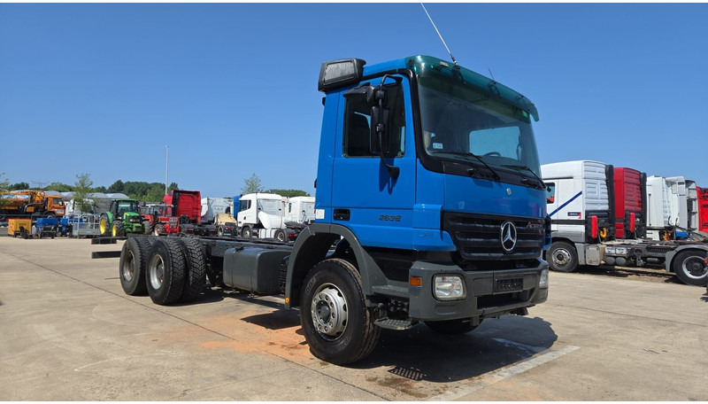Mercedes-Benz Actros 2636 (MP2 / LAMES / STEEL SUSP. / BOITE MANUELLE / RETARDER !! / TRES PROPRE) - Kamion sa golom šasijom i zatvorenom kabinom: slika 3 Mercedes-Benz Actros 2636 (MP2 / LAMES / STEEL SUSP. / BOITE MANUELLE / RETARDER !! / TRES PROPRE) - Kamion sa golom šasijom i zatvorenom kabinom: slika 3