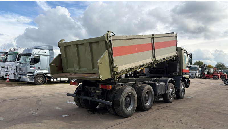 Mercedes-Benz Actros 3235 (EPS / LAMES / GRAND PONT / STEEL SUSP. / 3 PEDALES / MP1) - Istovarivač: slika 4 Mercedes-Benz Actros 3235 (EPS / LAMES / GRAND PONT / STEEL SUSP. / 3 PEDALES / MP1) - Istovarivač: slika 4