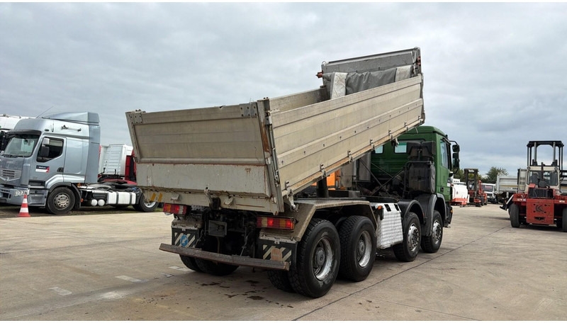 Mercedes-Benz Actros 3246 (EPS / LAMES / GRAND PONT / V6 / MP2 / 3 PEDALES) - Istovarivač: slika 4 Mercedes-Benz Actros 3246 (EPS / LAMES / GRAND PONT / V6 / MP2 / 3 PEDALES) - Istovarivač: slika 4