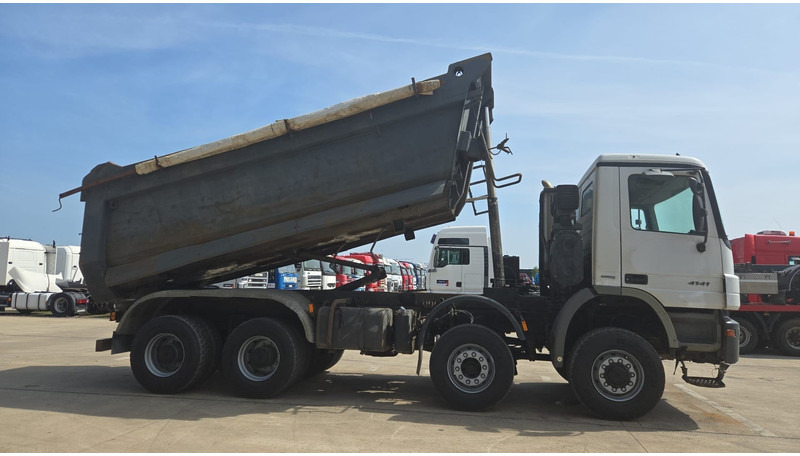 Mercedes-Benz Actros 4141 (EPS / 8X6 / GRAND PONT / BIG AXLE / LAMES / STEEL / V6) - Istovarivač: slika 4 Mercedes-Benz Actros 4141 (EPS / 8X6 / GRAND PONT / BIG AXLE / LAMES / STEEL / V6) - Istovarivač: slika 4