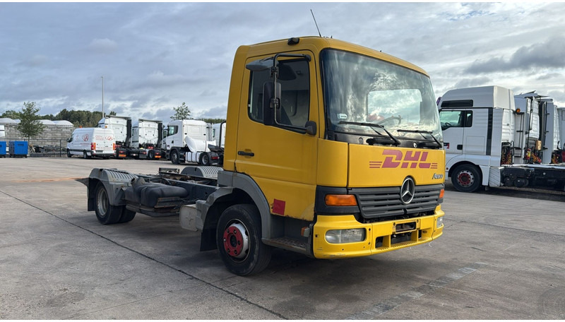 Mercedes-Benz Atego 815 (BOITE MANUELLE / MANUAL GEARBOX) - Kamion sa golom šasijom i zatvorenom kabinom: slika 2 Mercedes-Benz Atego 815 (BOITE MANUELLE / MANUAL GEARBOX) - Kamion sa golom šasijom i zatvorenom kabinom: slika 2