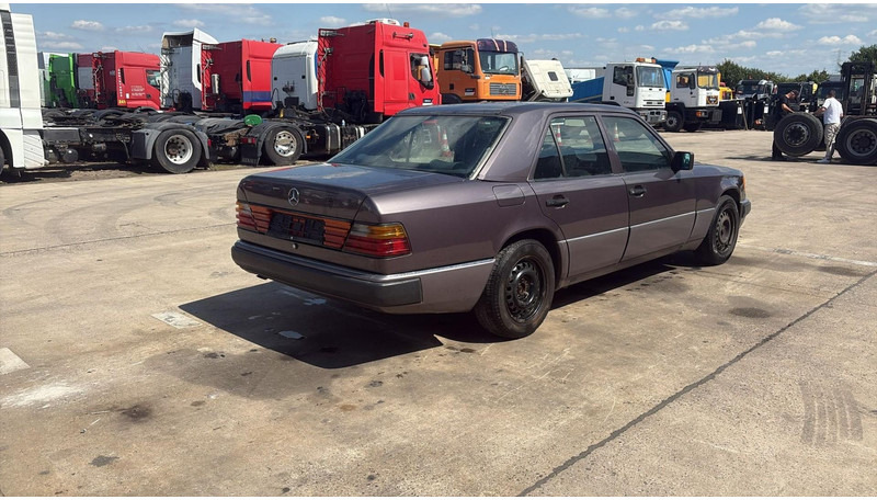 Mercedes-Benz E-Klasse 200 (GERMAN CAR / VOITURE D'ALLEMAGNE / ESSENCE / PETROL / MANUAL) - Limuzina: slika 5 Mercedes-Benz E-Klasse 200 (GERMAN CAR / VOITURE D'ALLEMAGNE / ESSENCE / PETROL / MANUAL) - Limuzina: slika 5