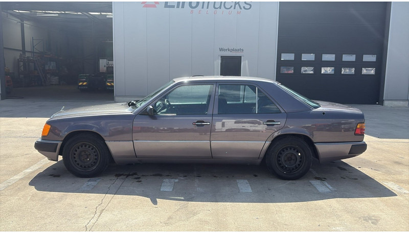 Limuzina Mercedes-Benz E-Klasse 200 (GERMAN CAR / VOITURE D'ALLEMAGNE / ESSENCE / PETROL / MANUAL): slika 8 Limuzina Mercedes-Benz E-Klasse 200 (GERMAN CAR / VOITURE D'ALLEMAGNE / ESSENCE / PETROL / MANUAL): slika 8