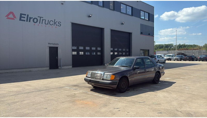 Mercedes-Benz E-Klasse 200 (GERMAN CAR / VOITURE D'ALLEMAGNE / ESSENCE / PETROL / MANUAL) - Limuzina: slika 1 Mercedes-Benz E-Klasse 200 (GERMAN CAR / VOITURE D'ALLEMAGNE / ESSENCE / PETROL / MANUAL) - Limuzina: slika 1