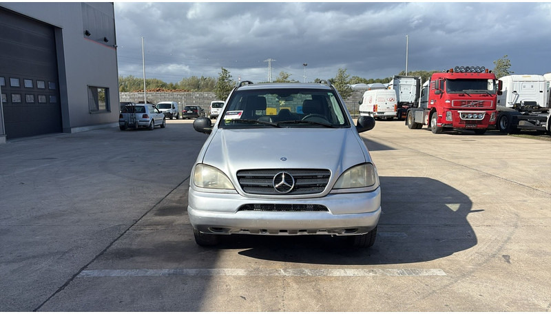 Mercedes-Benz M-Klasse ML 270 CDI - SUV: slika 2 Mercedes-Benz M-Klasse ML 270 CDI - SUV: slika 2